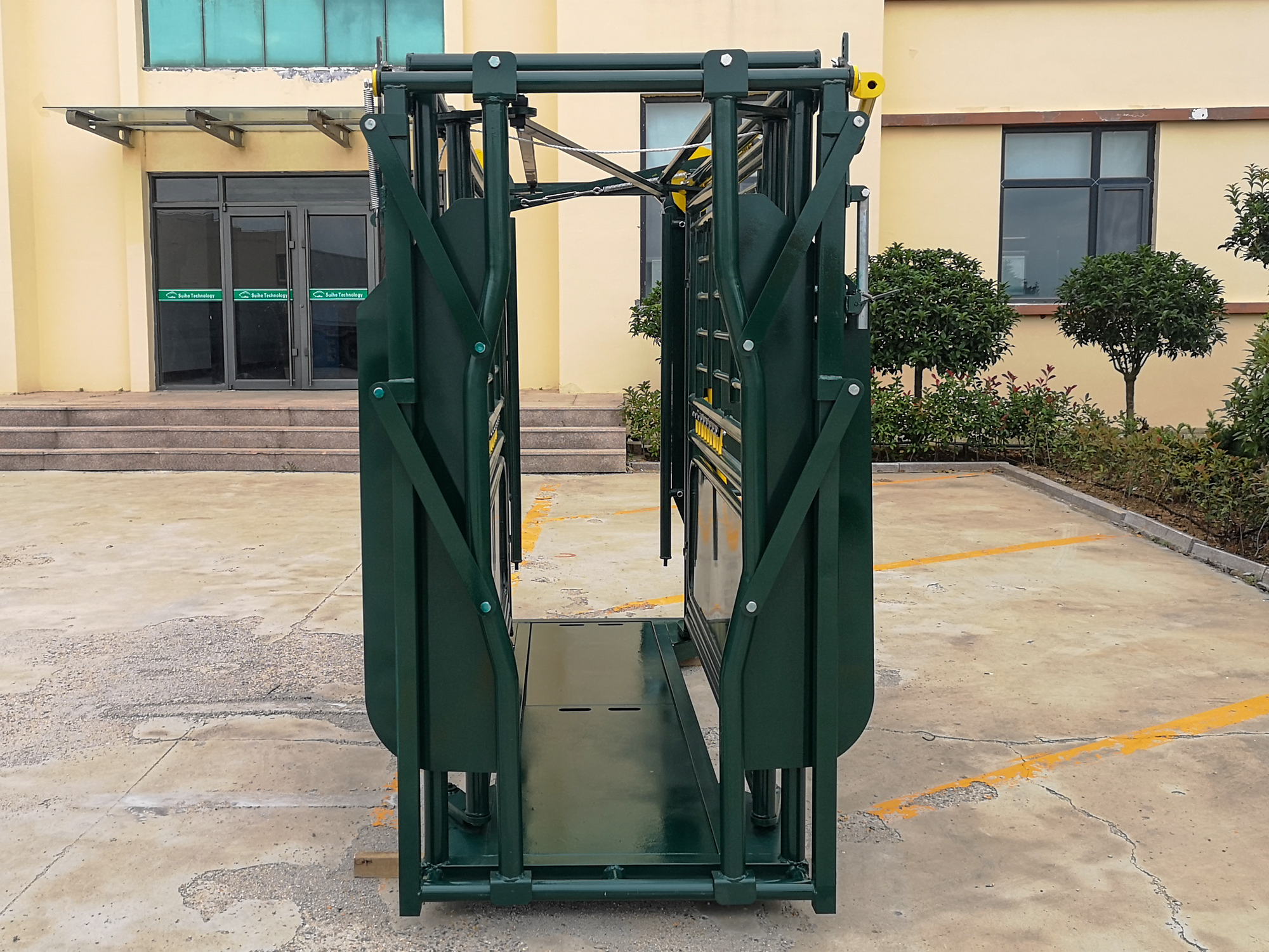 Cattle Squeeze Chute Manual Headgate
